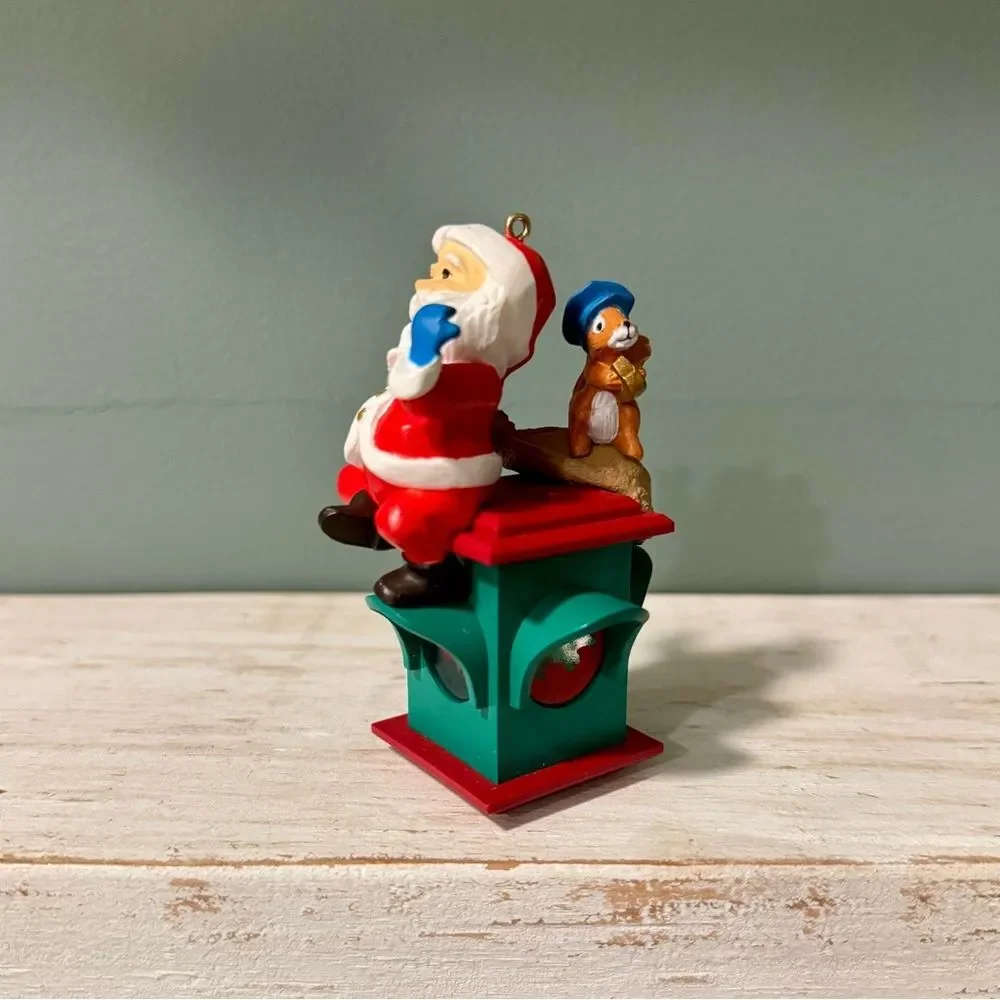 1984 Hallmark City Lights Santa on Traffic Light Vintage Keepsake Ornament